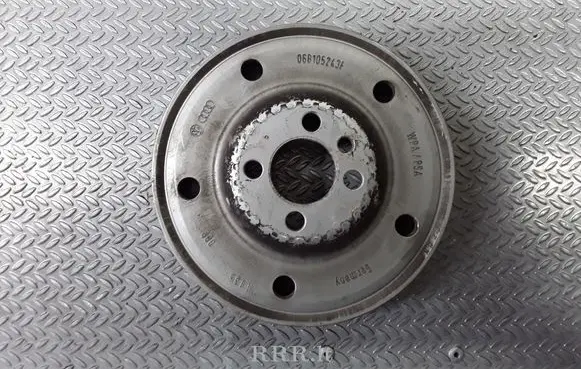 Audi A4 S4 B6 8E 8H Crankshaft pulley 06B105243F