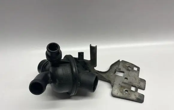 BMW 5 F10 F11 Thermostat 7601159 6601544
