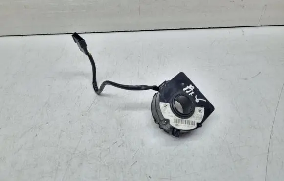 BMW X5 E53 Steering angle sensor 6750126 37146750126