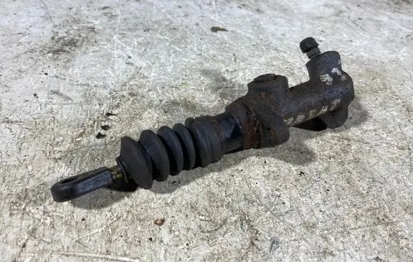 Clutch slave cylinder