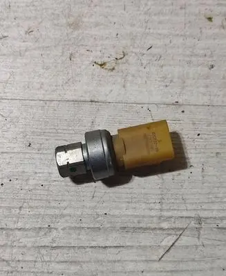 Opel Corsa F Air conditioning (A/C) pressure sensor 9673006380