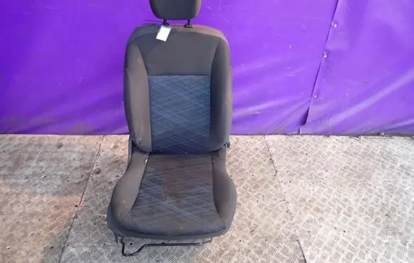 Renault Clio III Front driver seat 