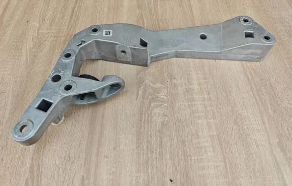 BMW 5 G30 G31 G38 Gearbox mounting bracket 9485312