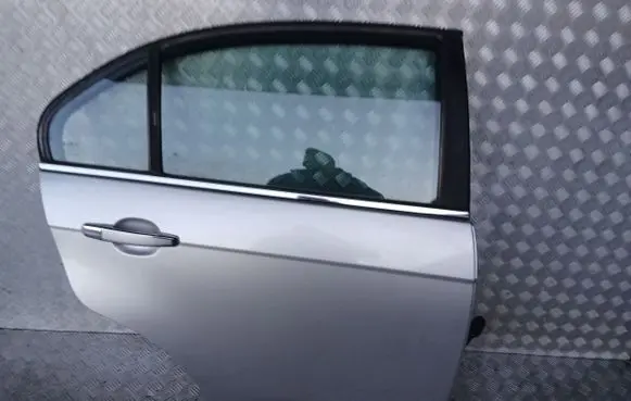 Chevrolet Epica Rear door