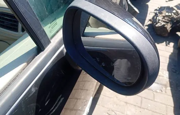 Renault Modus Front door electric wing mirror