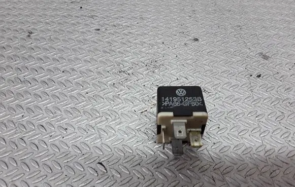 Volkswagen PASSAT B5.5 Other relay 141951253B