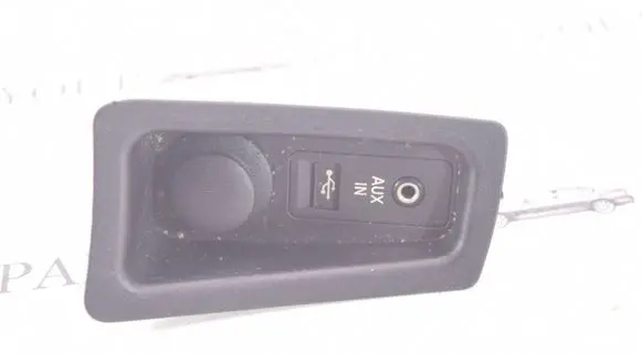 BMW 1 E81 E87 AUX in-socket connector 9110412