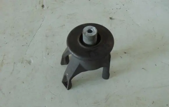 Volkswagen Transporter - Caravelle T5 Engine mount bracket 7H0199849AT
