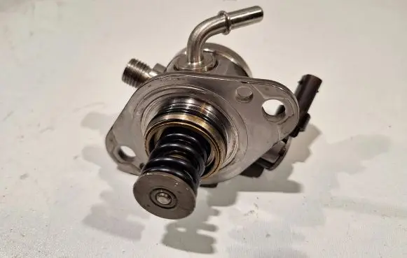 Opel Corsa F Mechanical fuel pump 0261520710