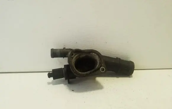 Volkswagen PASSAT B6 Engine coolant pipe/hose 038121132G