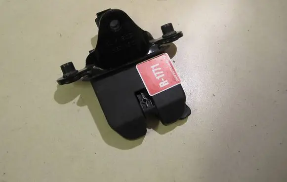 Skoda Octavia Mk2 (1Z) Tailgate/trunk/boot lock/catch/latch 1Z5827501D BN3CZ