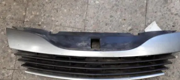 Renault Laguna II Front bumper upper radiator grill g000020885