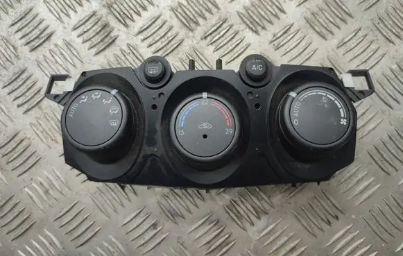 Mazda 2 Climate control unit DF7361190G