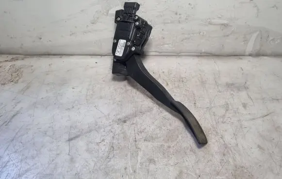 Mitsubishi Colt Accelerator throttle pedal MN125791