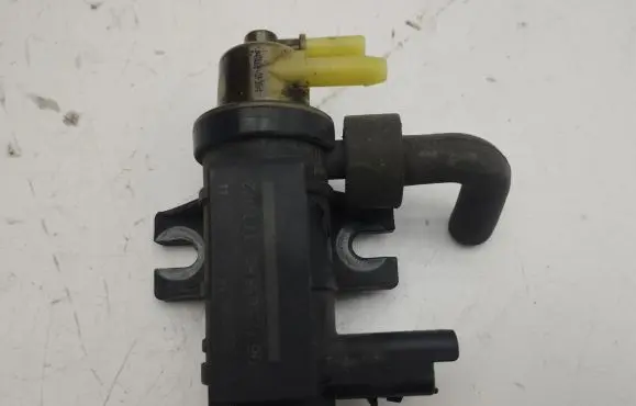 Peugeot 3008 II Brake central valve 9677363880