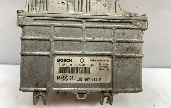 Volkswagen Golf III Engine control unit/module 0261203707 1H0907311P