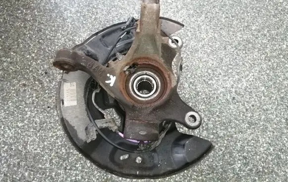Toyota Yaris Front wheel hub