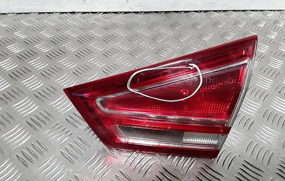 Tailgate rear/tail lights