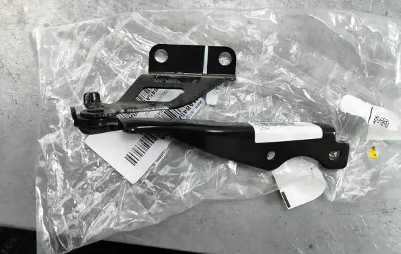 Mazda 3 III Engine bonnet/hood hinges b45a52420a