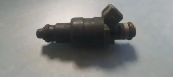 Volvo S40, V40 Fuel injector 9179379