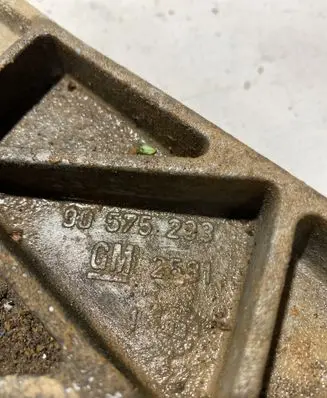 Opel Astra G Engine mounting bracket 90575233