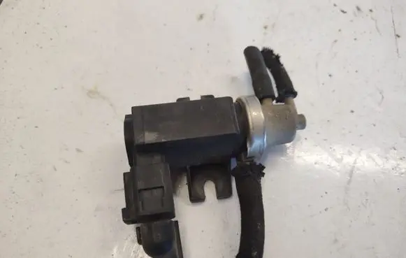 Volkswagen Golf IV Turbo solenoid valve 1J0906627A