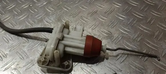 Audi 80 90 S2 B4 Central locking vacuum pump 893862153