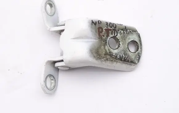 Nissan Navara D23 Rear door hinge set 