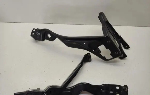 Mercedes-Benz C W204 Headlight/headlamp mounting bracket A204626045 A2046200029 A204620594
