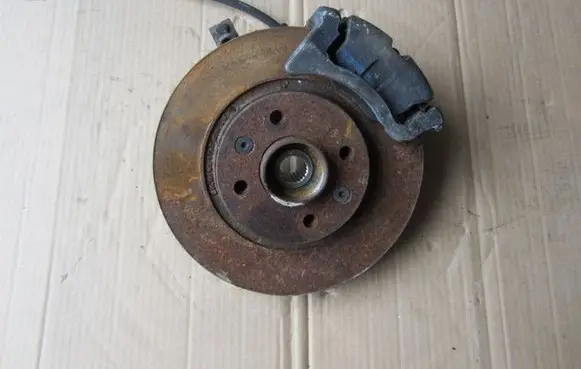 Renault Twingo II Front wheel hub spindle knuckle