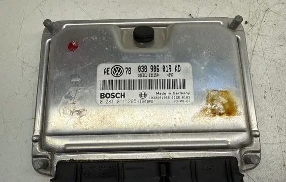 Volkswagen PASSAT B5.5 Engine control unit/module 038906019KD 1039S01966