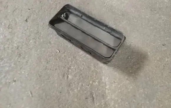 Suzuki Swift III Quarter panel pressure vent 7733162R0