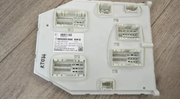 Mercedes-Benz Sprinter W907 W910 Fuse box set A9079000305