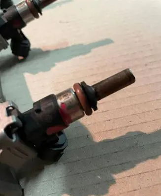 Renault Twingo III Fuel injector 166002373R 0280158302 H820123833