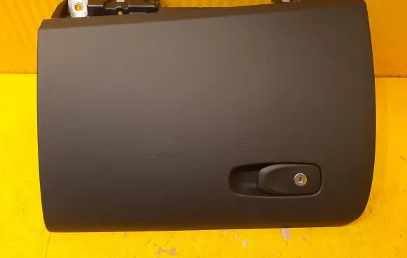 Volvo V60 Glove box P31467497