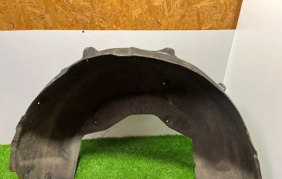 Rear arch fender liner splash guards