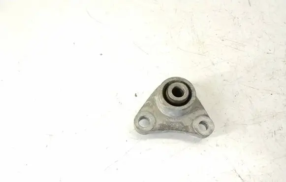 Volvo V70 Engine mount bracket 8666205