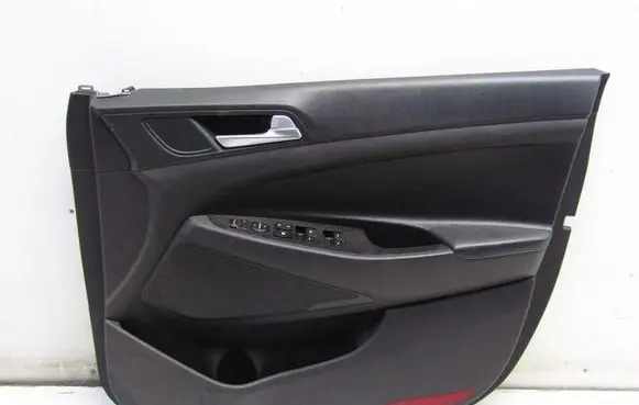 Hyundai Tucson TL Front door card panel trim 82302