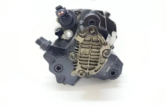 Volvo V70 Fuel injection high pressure pump 8689591 0445010043