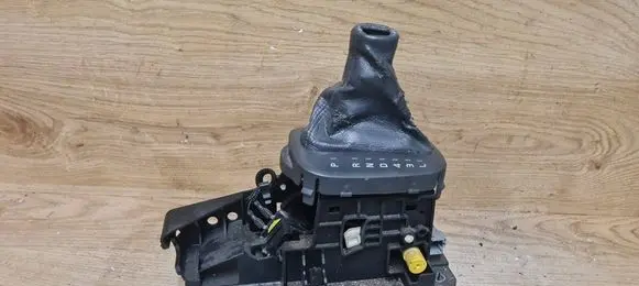 Volvo S80 Gear shifter/selector P08675636