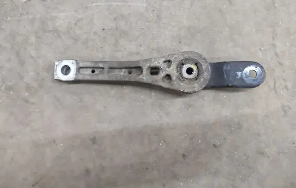 Volkswagen Jetta VI Engine mount bracket 1K0199855A