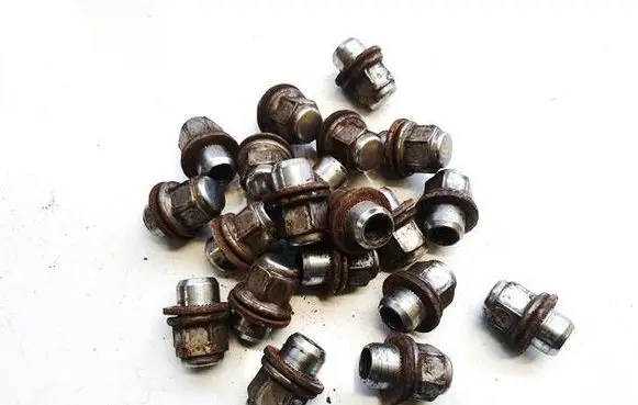 Toyota Avensis T270 Nuts/bolts 
