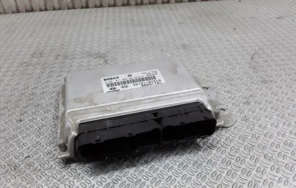 KIA Carens I Engine control unit/module 3912127310 0281011024