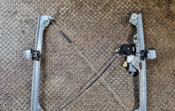 Cadillac Escalade Front door window regulator with motor 15880567 0130822290