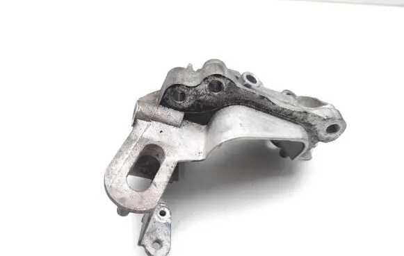 Engine mounting bracket