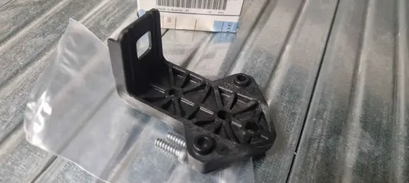 Headlight/headlamp mounting bracket