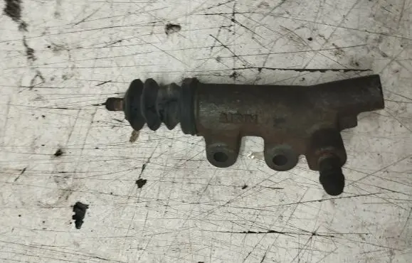 Toyota Hilux (N140, N150, N160, N170) Clutch slave cylinder 