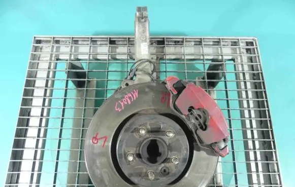 Front wheel hub spindle knuckle