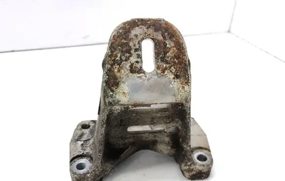 Mazda 929 Engine mounting bracket H26632