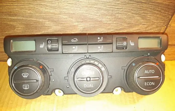 Volkswagen Golf Plus Climate control unit 3Q7 74641471
